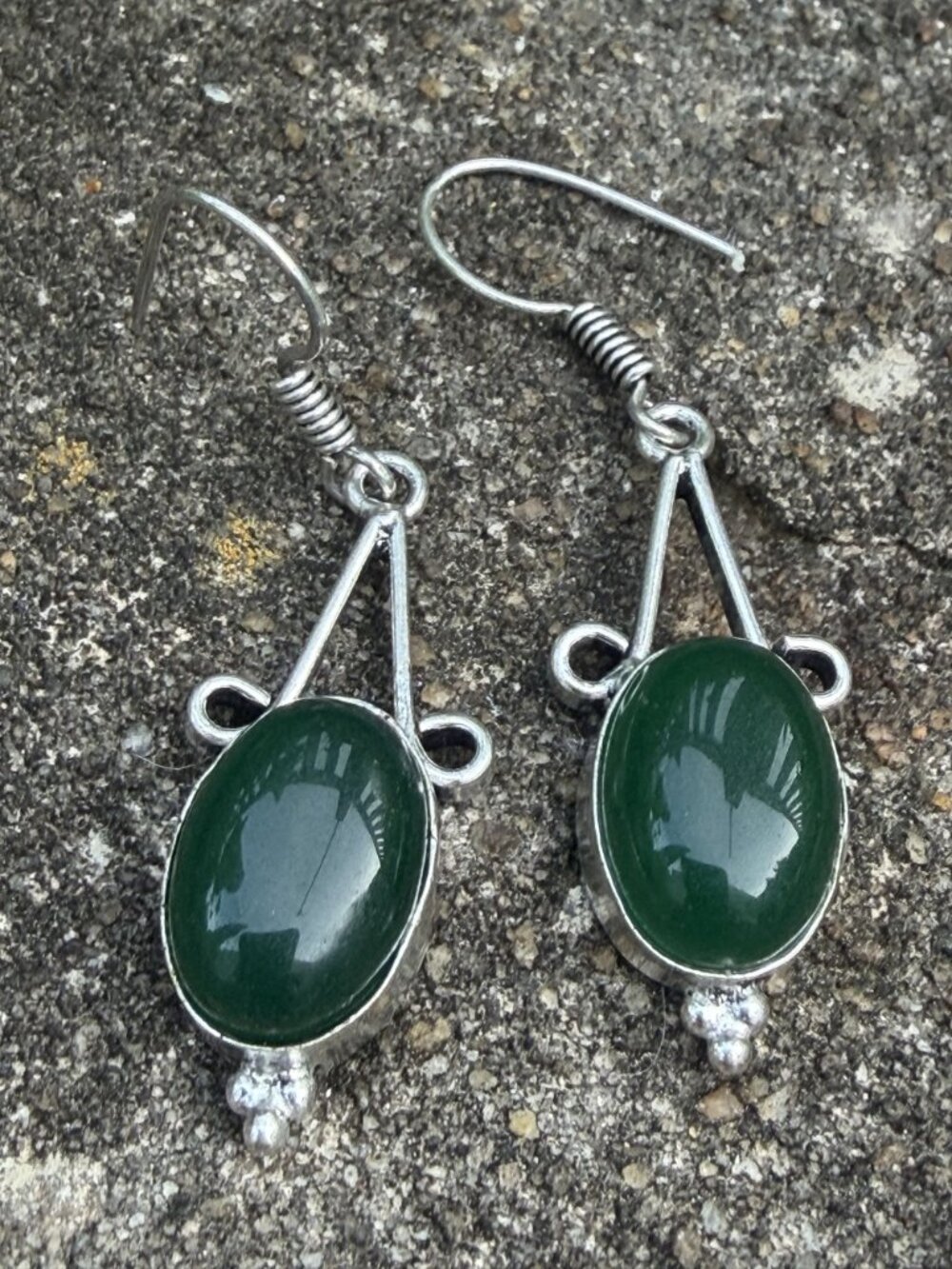 Green Stone Dangle Earrings Silver-Tone Antique Inspired Retro Design Oval Boho